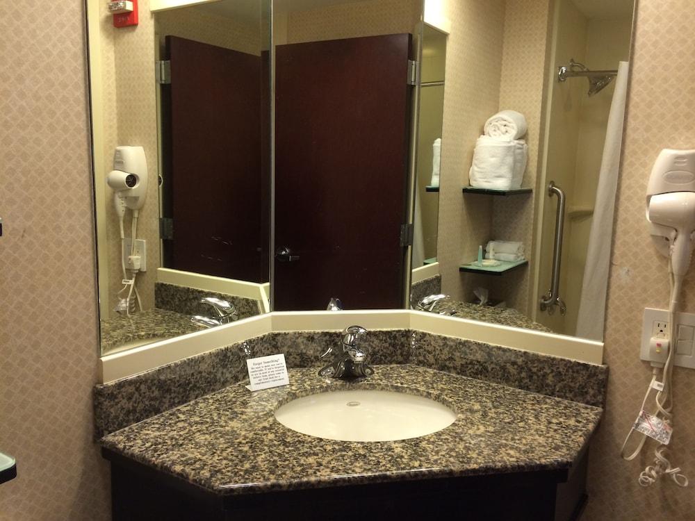Comfort Inn & Suites LaGuardia Airport New York Exterior foto