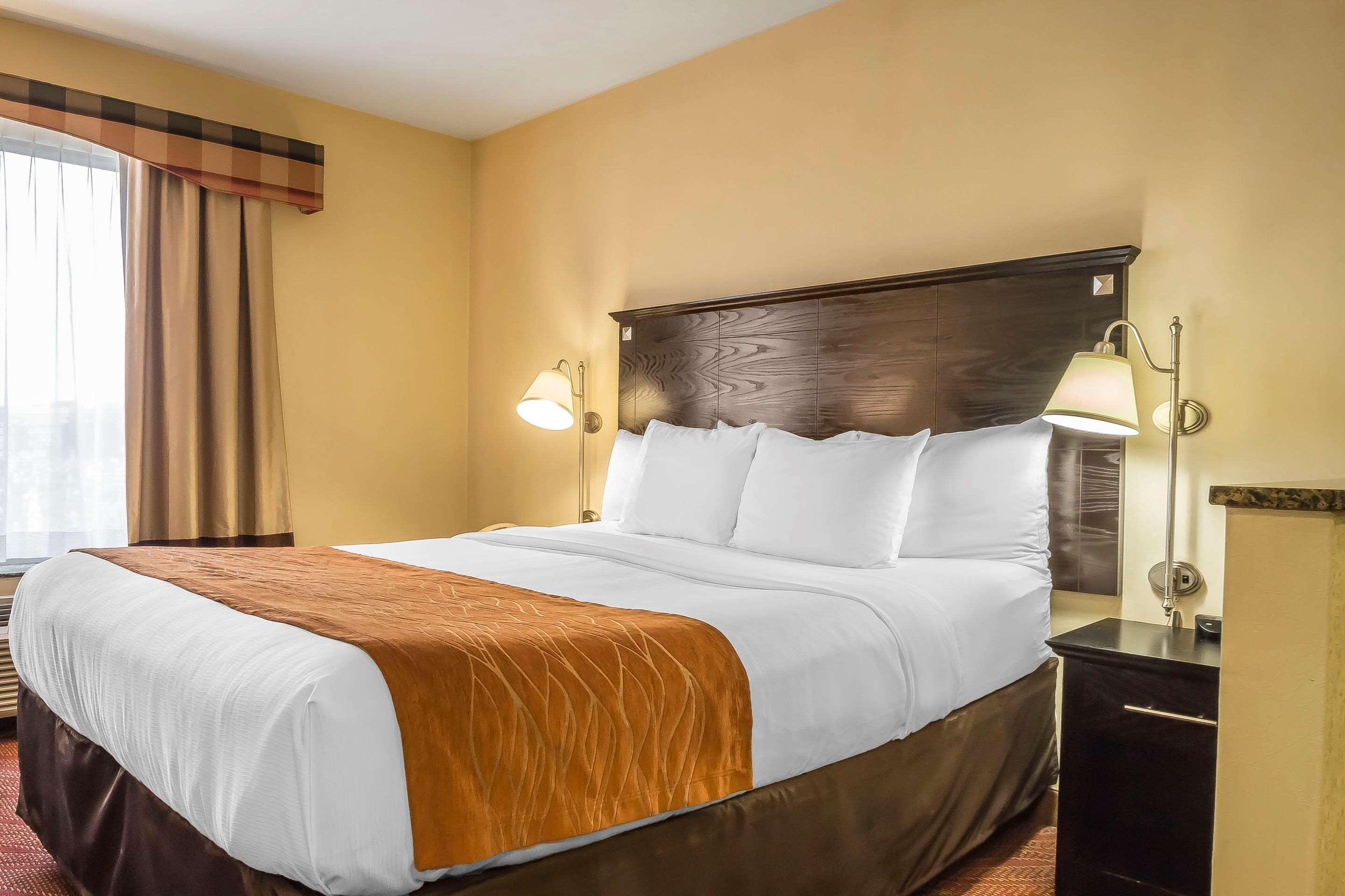 Comfort Inn & Suites LaGuardia Airport New York Exterior foto