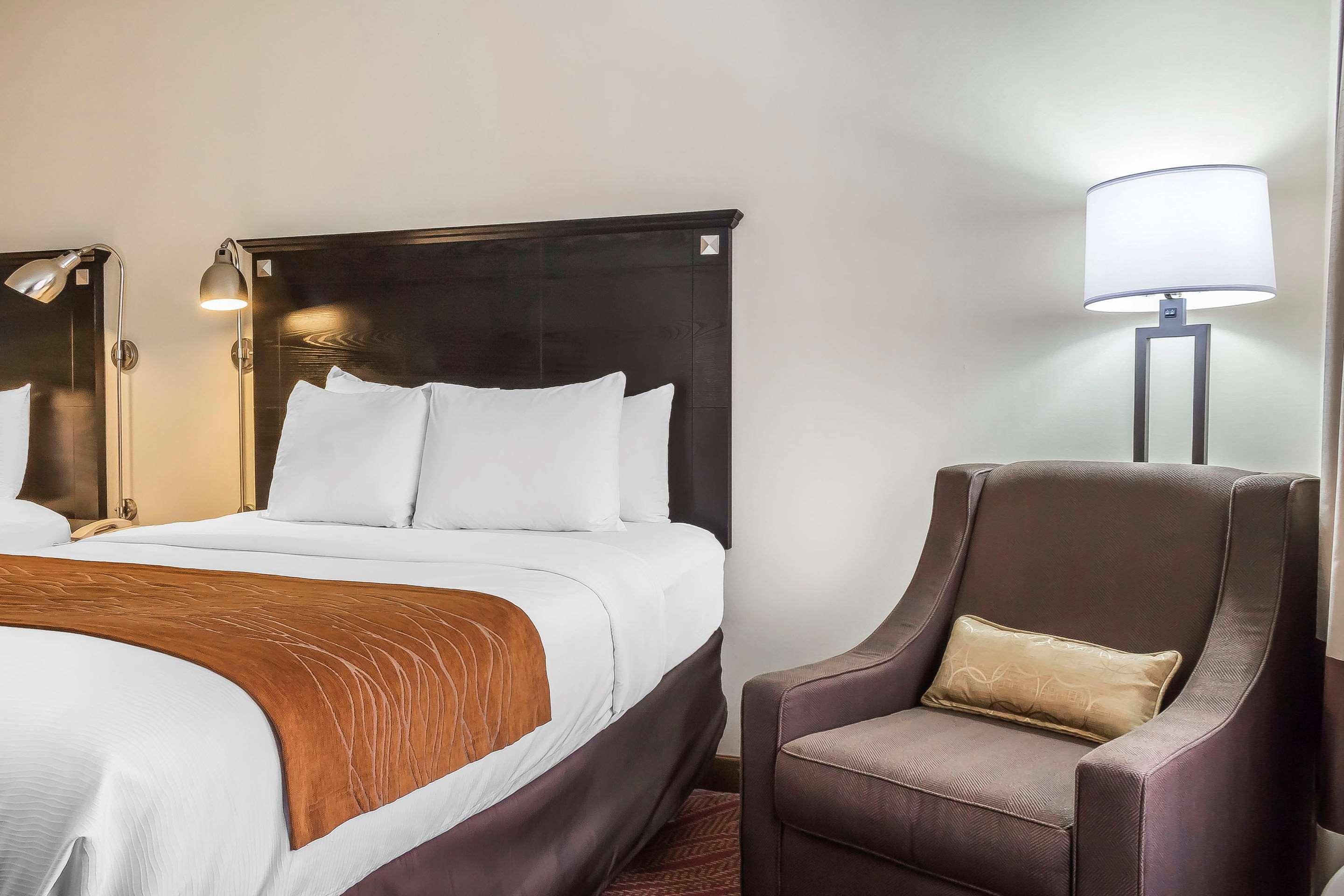 Comfort Inn & Suites LaGuardia Airport New York Exterior foto