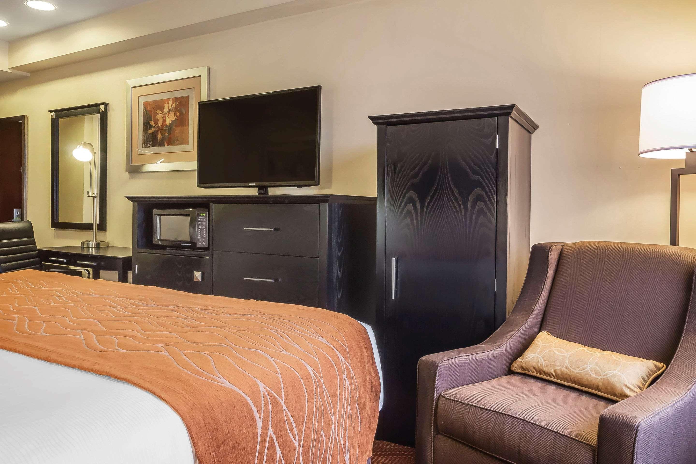 Comfort Inn & Suites LaGuardia Airport New York Exterior foto
