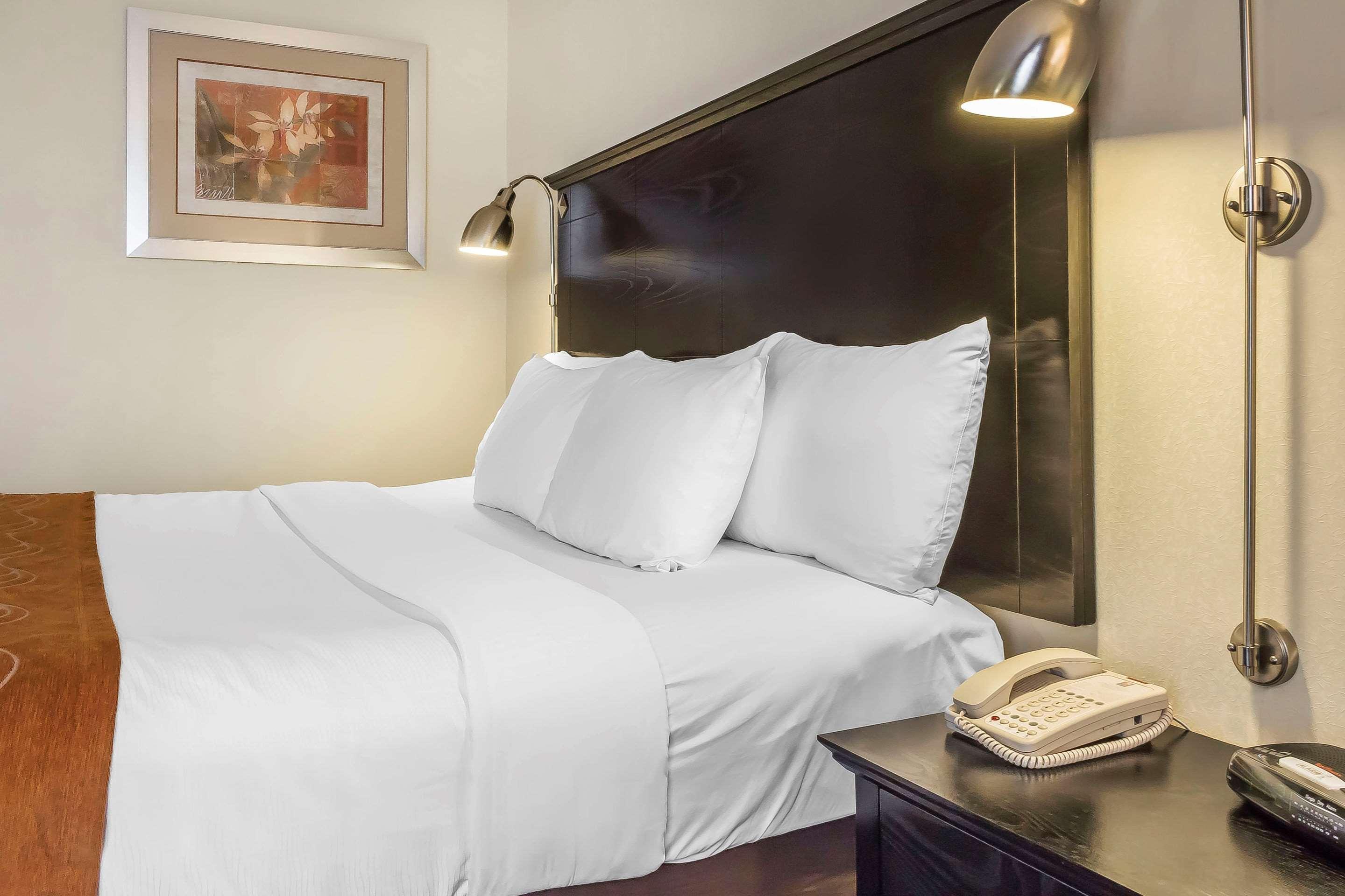 Comfort Inn & Suites LaGuardia Airport New York Exterior foto