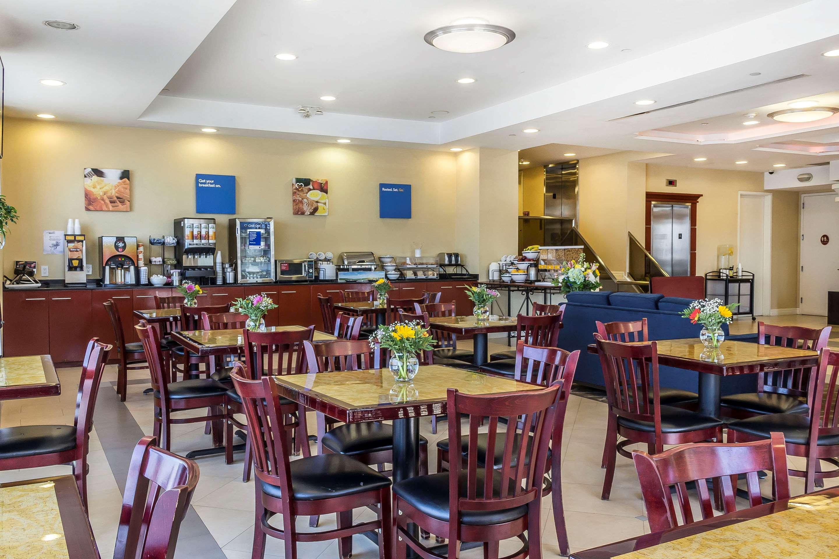 Comfort Inn & Suites LaGuardia Airport New York Exterior foto