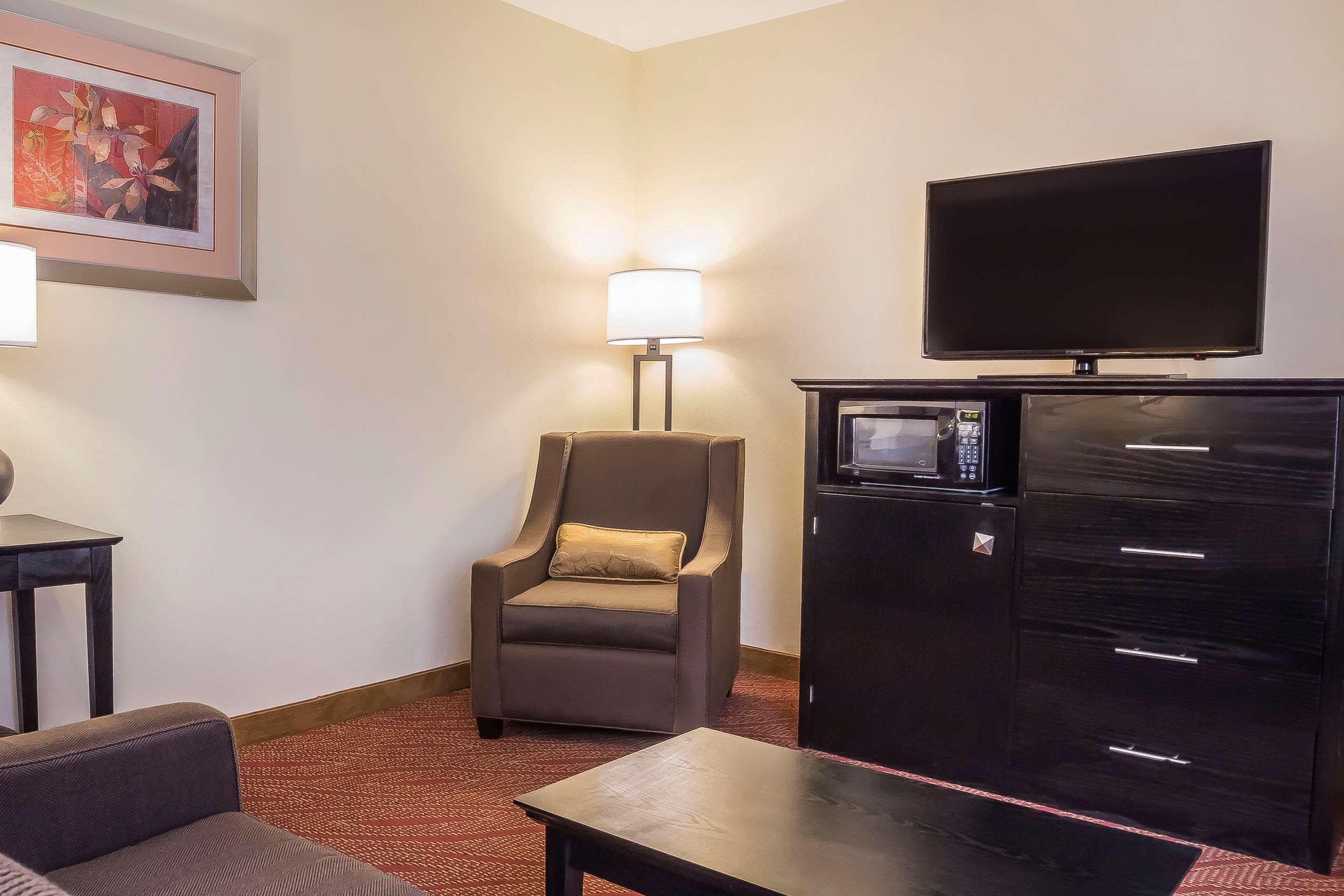 Comfort Inn & Suites LaGuardia Airport New York Exterior foto
