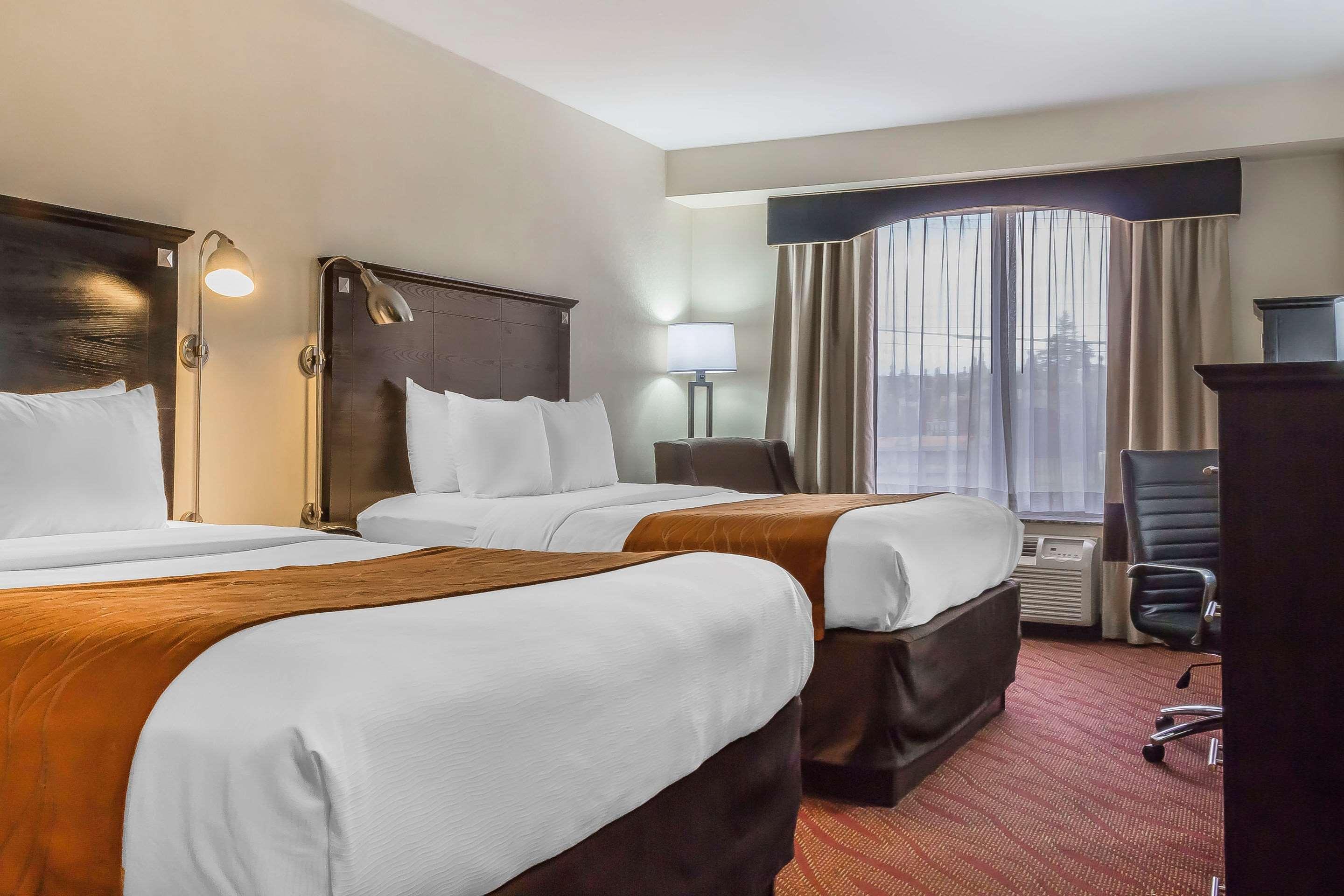 Comfort Inn & Suites LaGuardia Airport New York Exterior foto