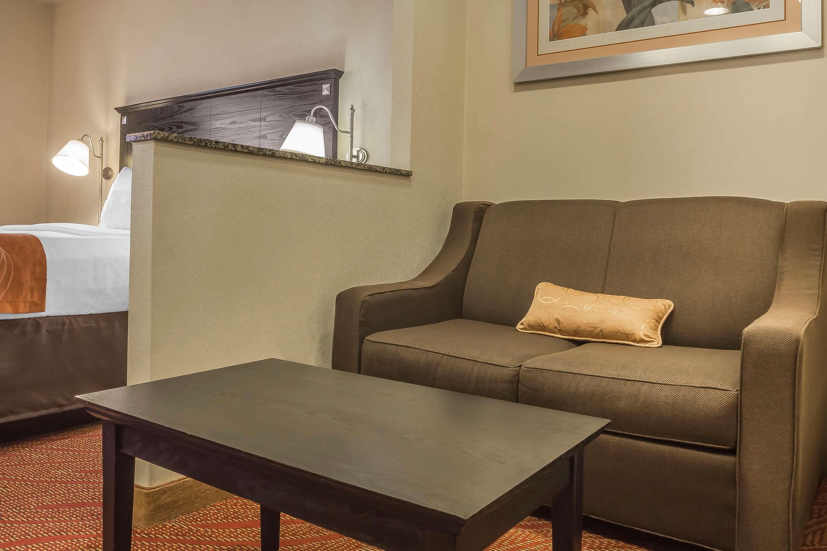 Comfort Inn & Suites LaGuardia Airport New York Exterior foto