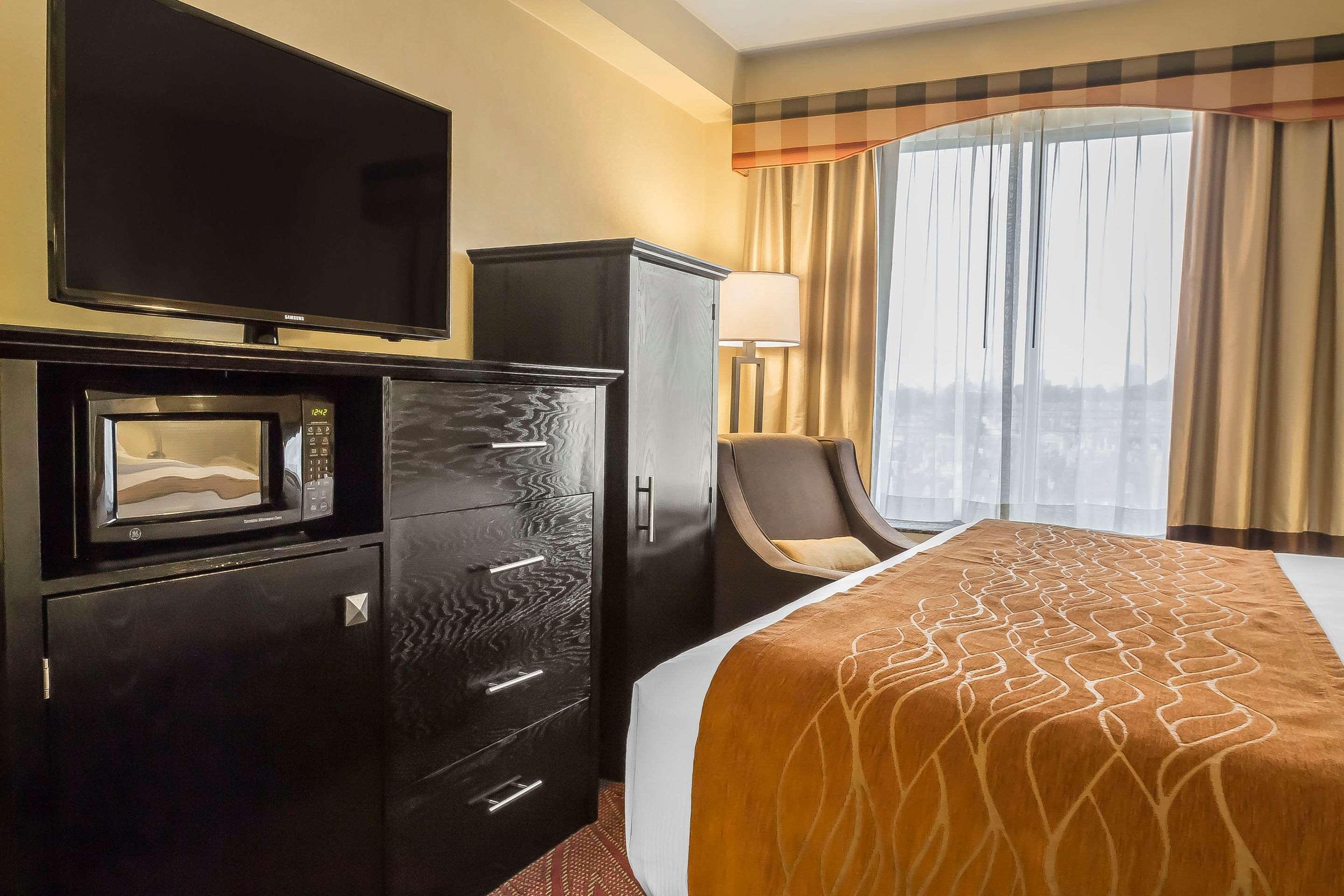 Comfort Inn & Suites LaGuardia Airport New York Exterior foto