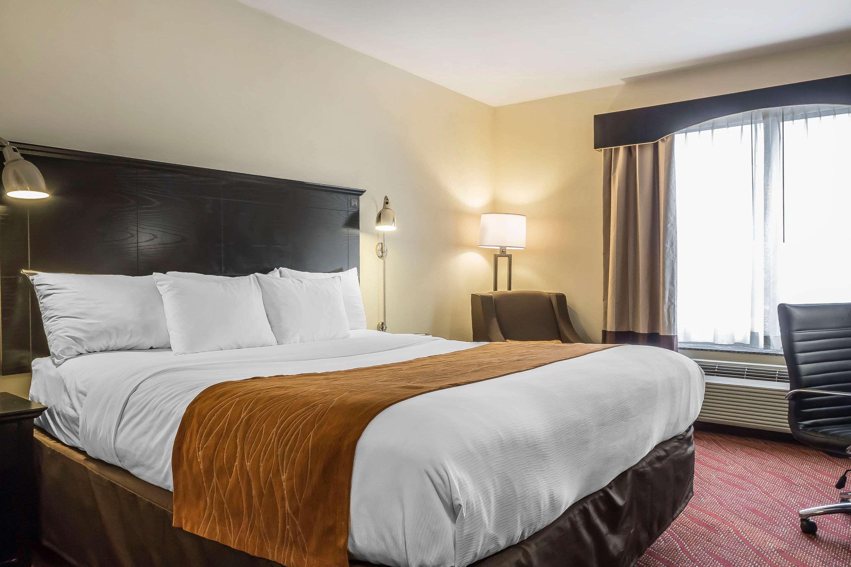 Comfort Inn & Suites LaGuardia Airport New York Exterior foto