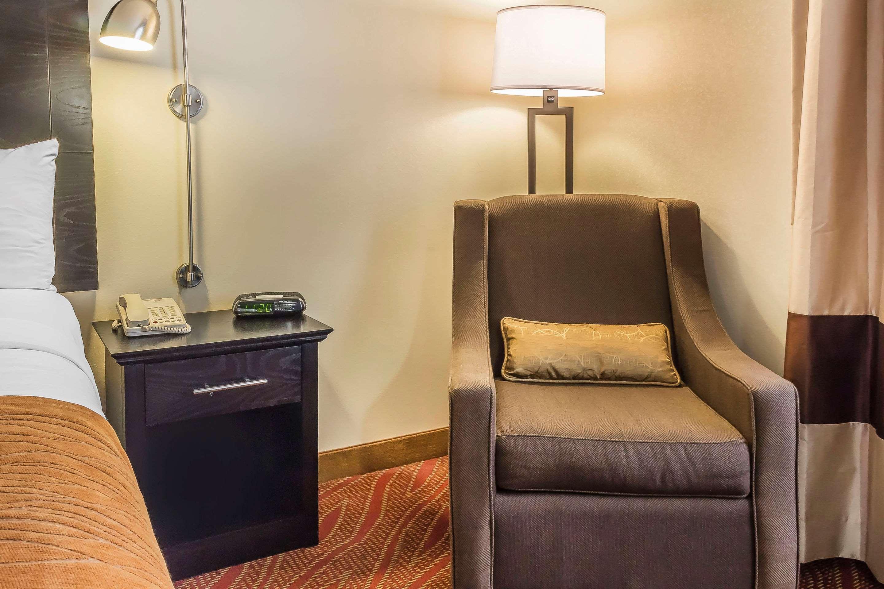 Comfort Inn & Suites LaGuardia Airport New York Exterior foto
