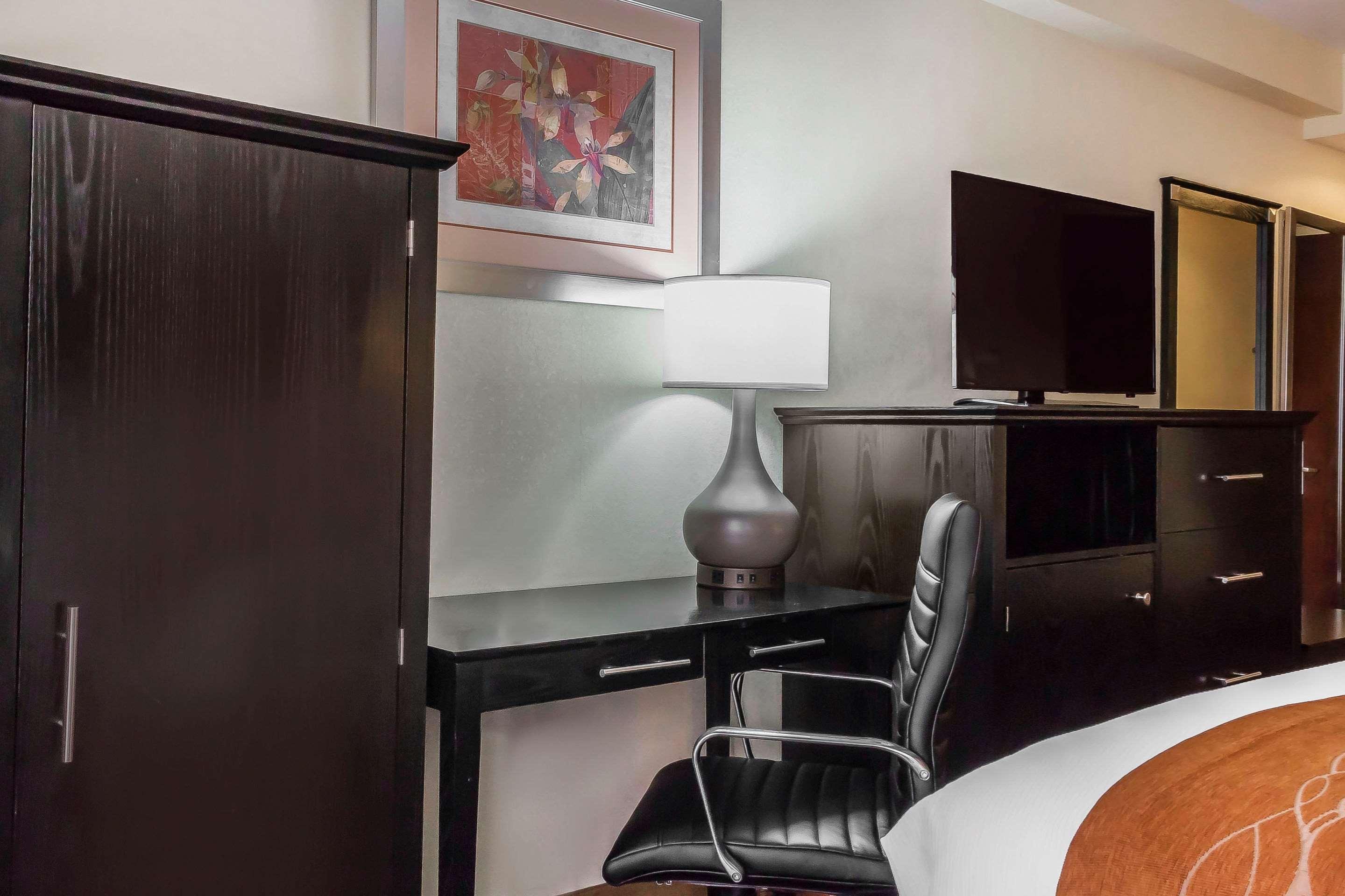 Comfort Inn & Suites LaGuardia Airport New York Exterior foto