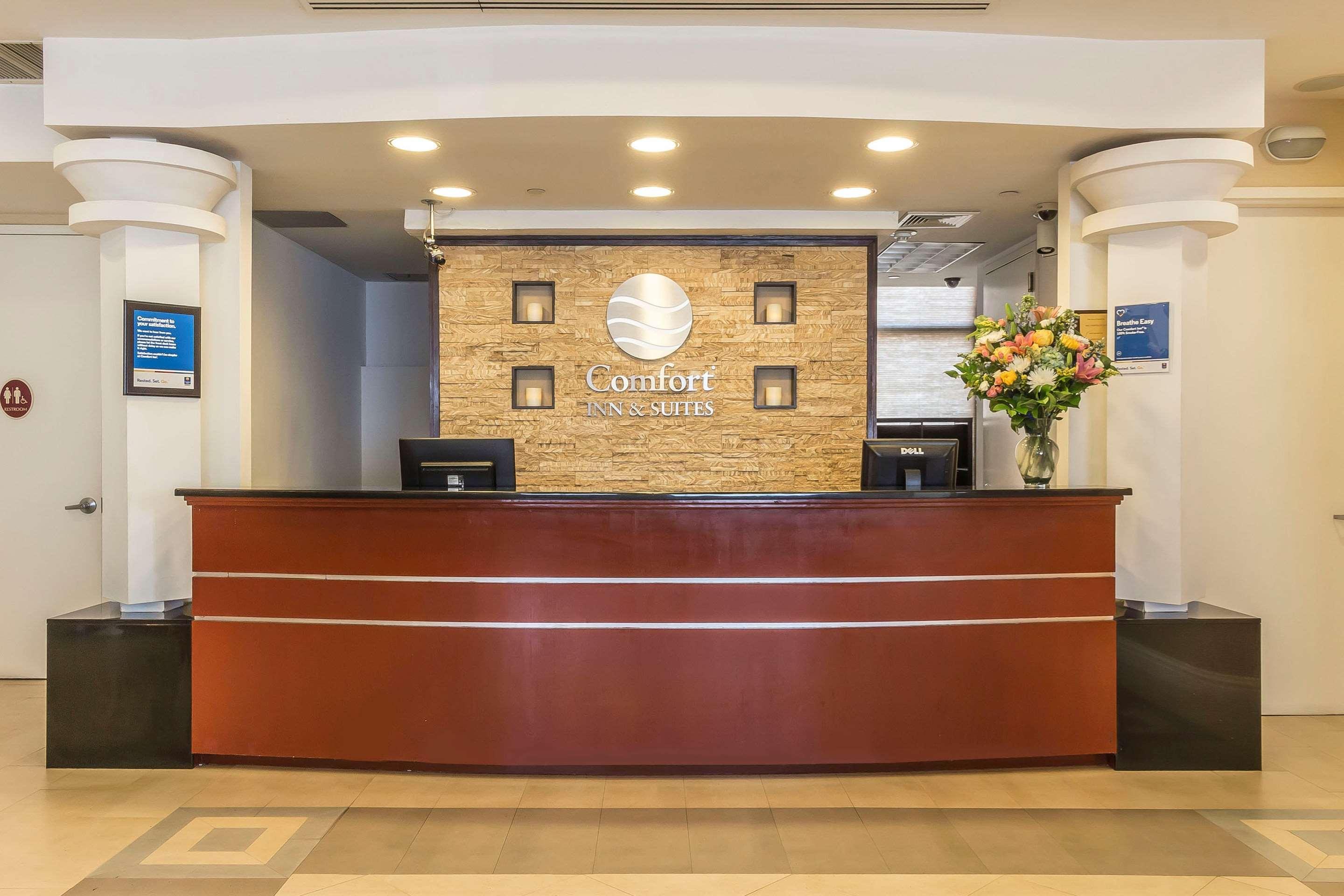 Comfort Inn & Suites LaGuardia Airport New York Exterior foto