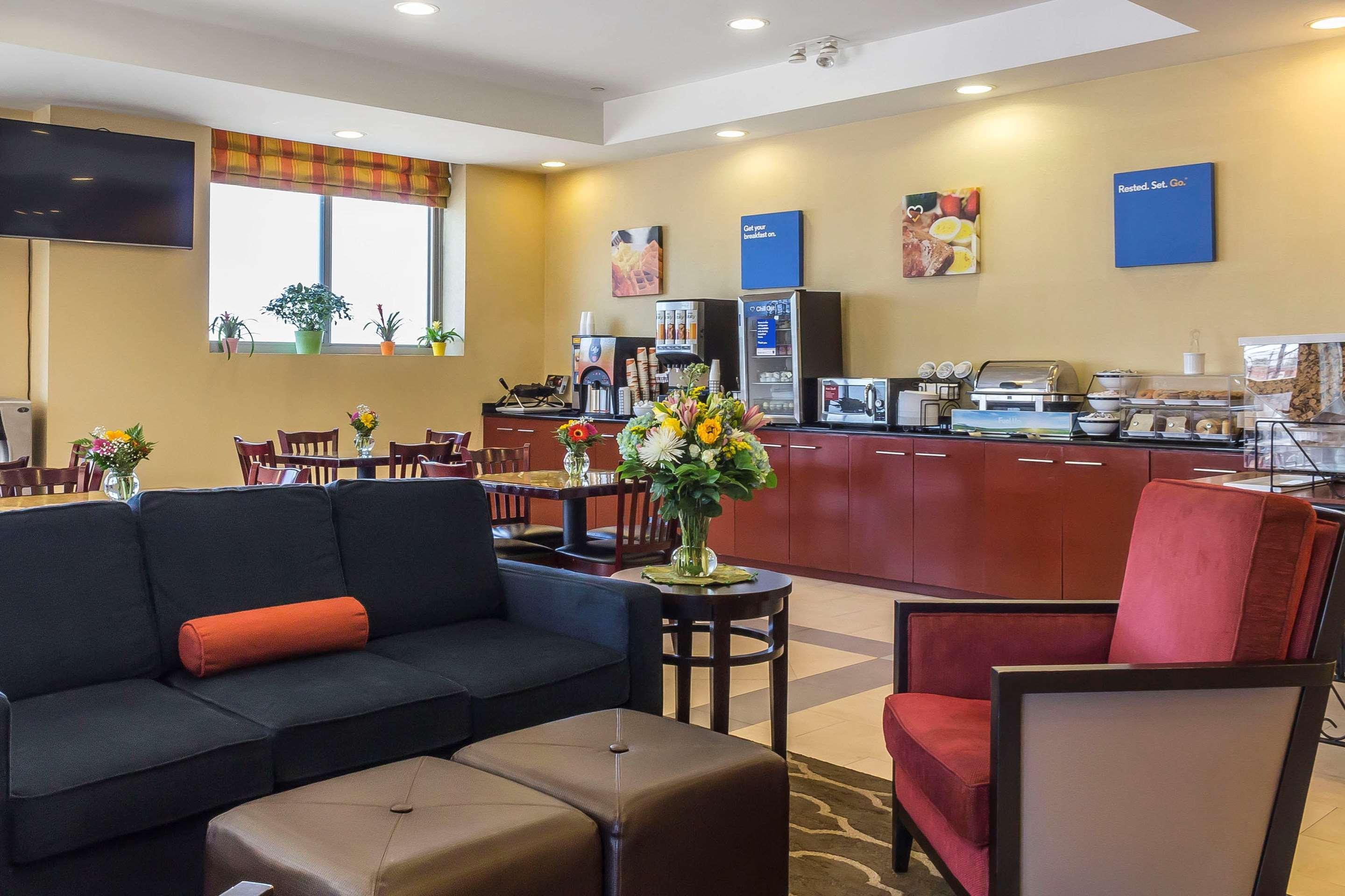 Comfort Inn & Suites LaGuardia Airport New York Exterior foto