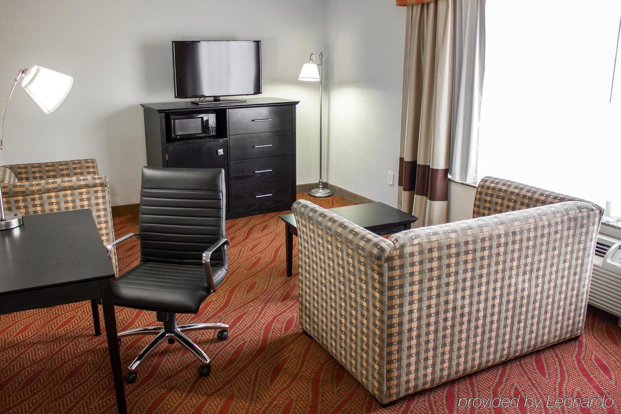 Comfort Inn & Suites LaGuardia Airport New York Exterior foto
