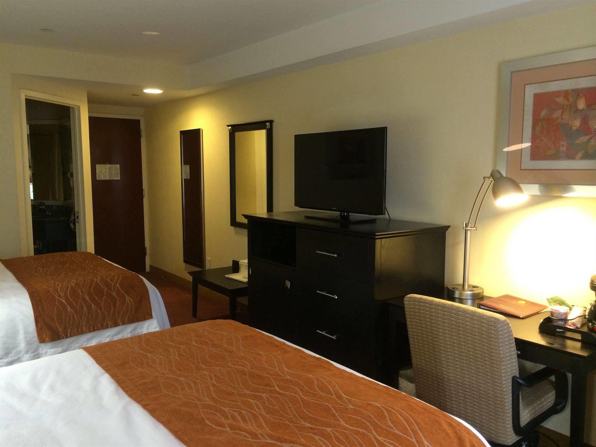 Comfort Inn & Suites LaGuardia Airport New York Exterior foto