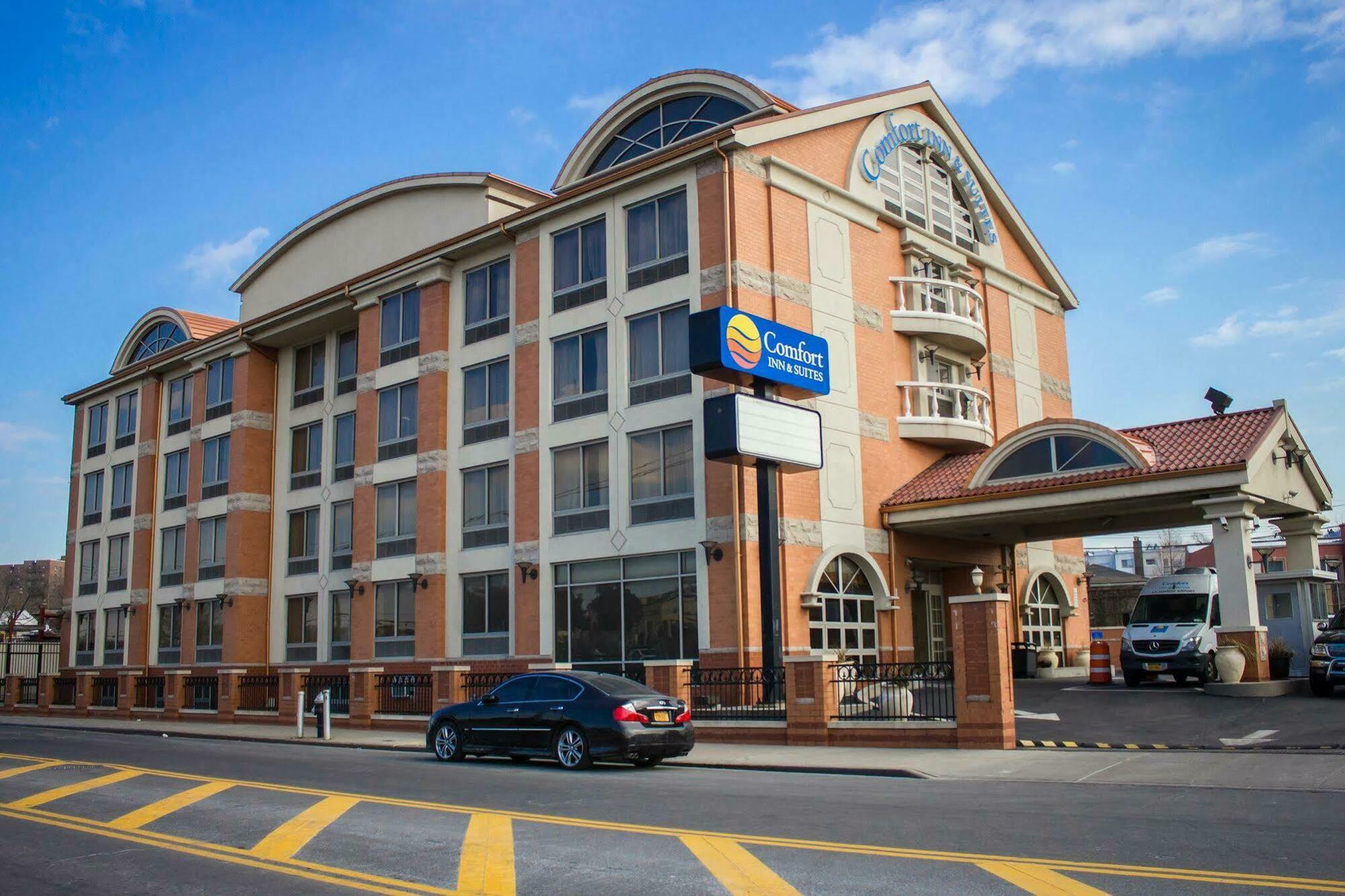 Comfort Inn & Suites LaGuardia Airport New York Exterior foto
